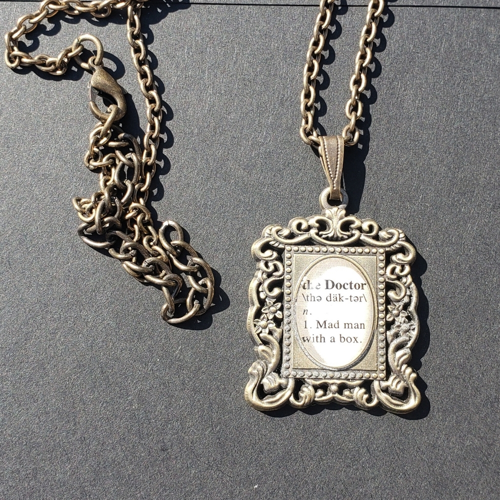Doctor Who necklace "madman with a box"